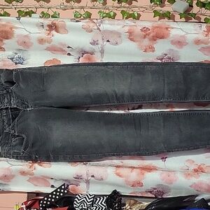 Almost famous, 3, black and white